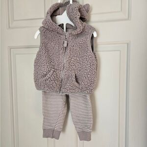 2/$15 Carter's Soft Taupe Sherpa Vest Set Size 6 M